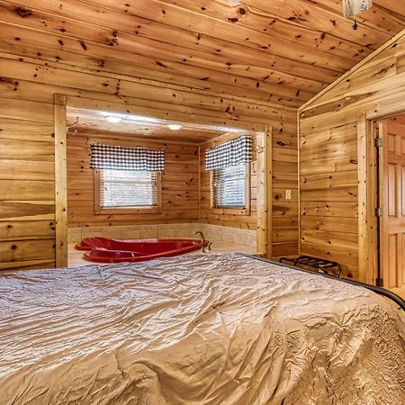 Dog Friendly, Romantic Mtn Getaway Hot Tub Pool 개틀린버그 외부 사진