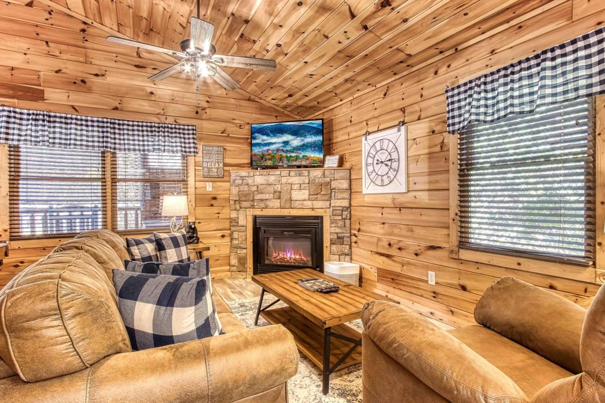 Dog Friendly, Romantic Mtn Getaway Hot Tub Pool 개틀린버그 외부 사진